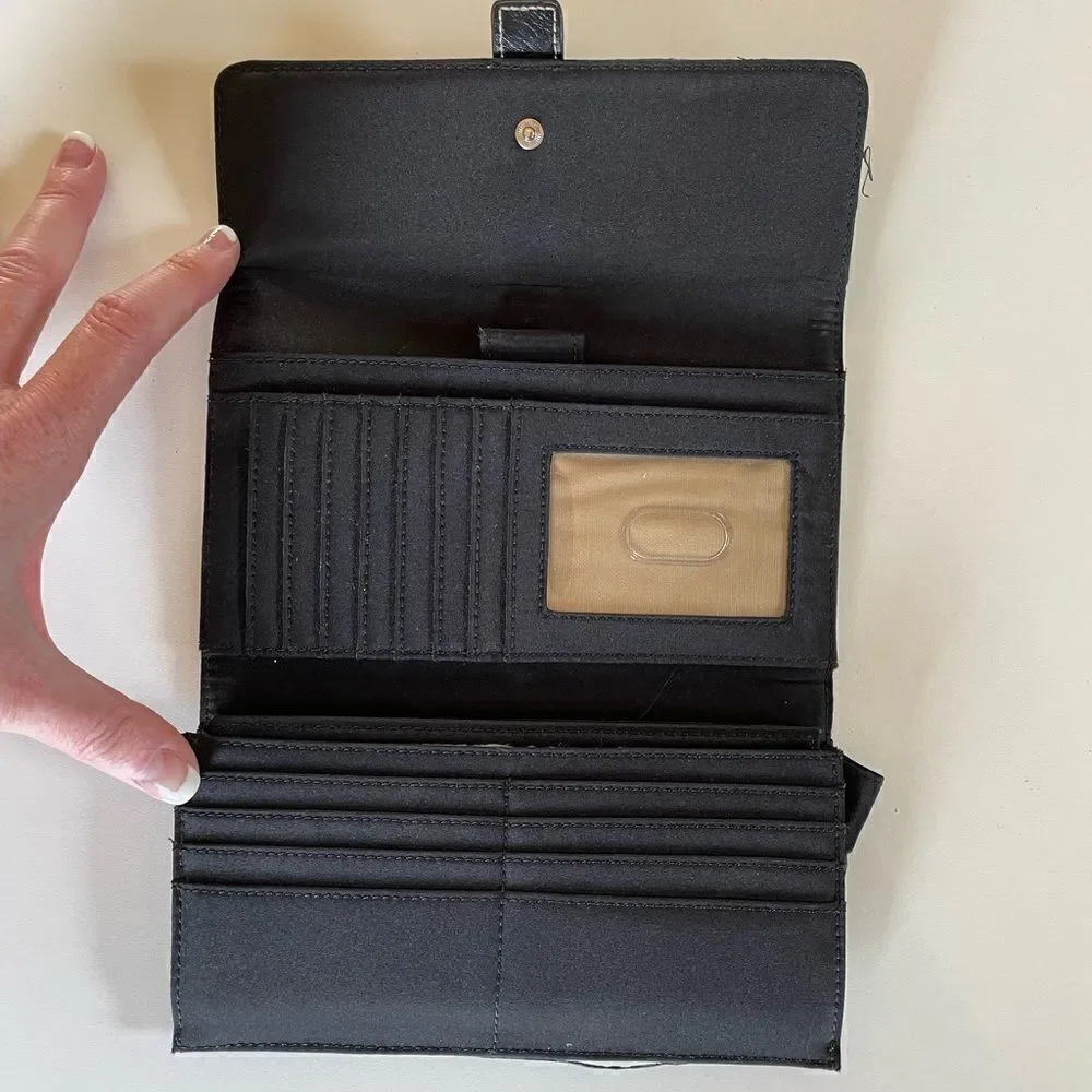 EUC Unbranded Womens Black Wallet with cute Buckle Snap